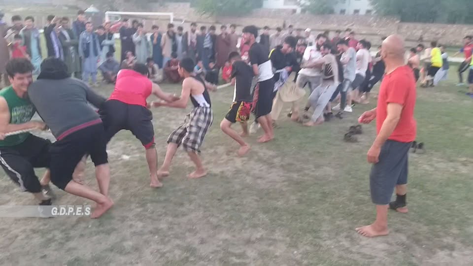 پروان؛ رقابت های ریسمان کشی با اشتراک ۲۰ تن در ولسوالی جبلالسراج برگزار شد