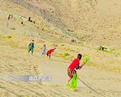 ننګرهار؛ خوږیاڼو ولسوالۍ کې د پنځو لوبډلو ترمنځ د ټېپ بال کرېکټ سیالۍ پیل شوې