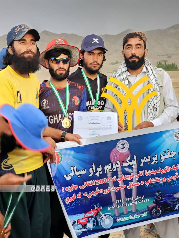 میدان وردګ؛ جغتو ولسوالۍ کې د شپږو لوبډلو ترمنځ د ټېپ بال کرېکټ سیالۍ پای ته ورسېدې