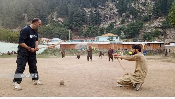 نورستان؛ مرکز پارون ښار کې د څلورو لوبډلو ترمنځ د هاکي سیالۍ پیل شوې