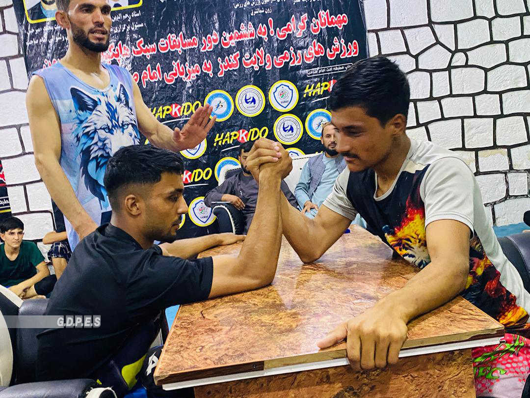 کندز ؛ امام صاحب ولسوالۍ کې د ۴۰ ورزش کارانو ترمنځ د لاس چپه کولو سيالۍ ترسره شوې