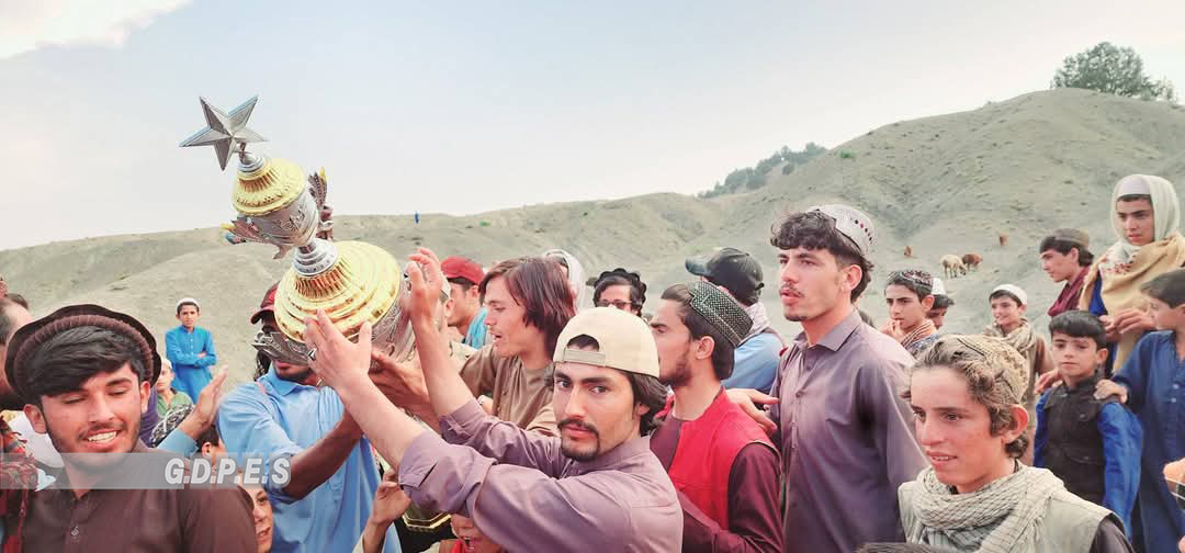 پکتیکا؛ سروبي ولسوالۍ کې د ٣٠ لوبډلو ترمنځ د ټېپ بال کرېکټ سیالۍ پای ته ورسېدې