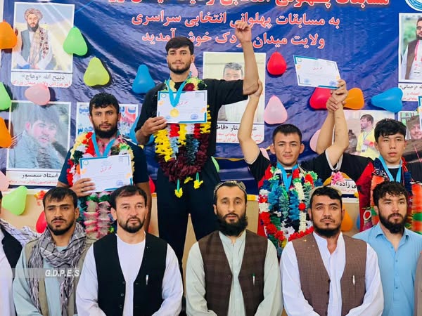 پایان رقابت‌های انتخابی پهلوانی میان ۳۰۰ پهلوان در میدان وردک