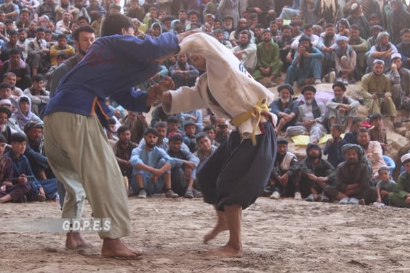 بلخ؛ مسابقات کشتی محلی با اشتراک ۸۰ ورزشکار در ولسوالی کشنده برگزار شد