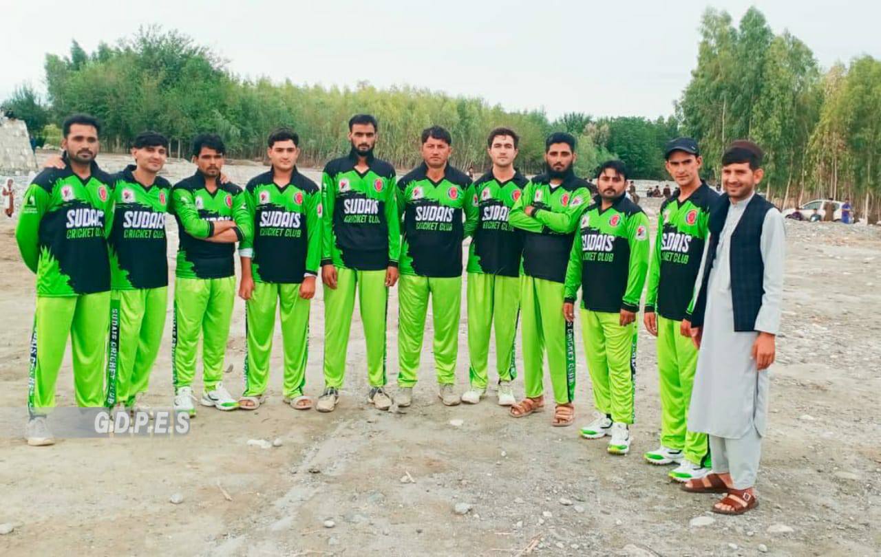 ننګرهار؛ په کوټ ولسوالۍ کې د ۱۴ لوبډلو ترمنځ د ټېپ بال کرکټ سیالۍ پيل شوې