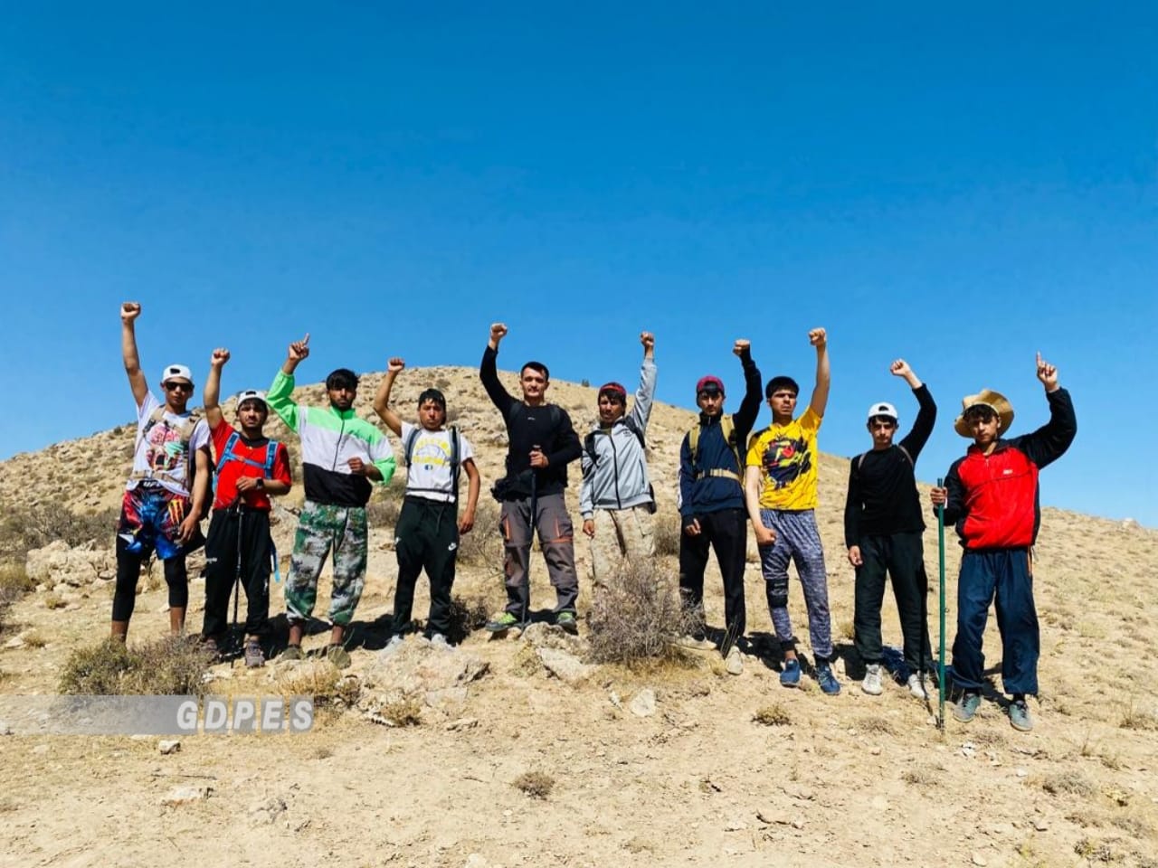 صعود تیم جوانان کوهنوردی بلخ به کوه های شادیان در ولسوالی نهر شاهی این ولایت