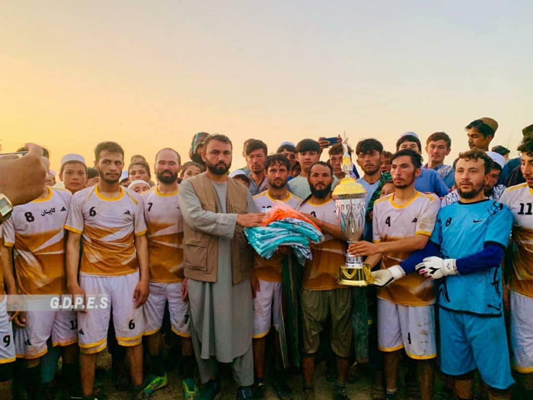 کندز؛ گل تېپې ولسوالۍ کې د ۲۴ لوبډلو ترمنځ د فوټبال سیالۍ پای ته ورسېدې