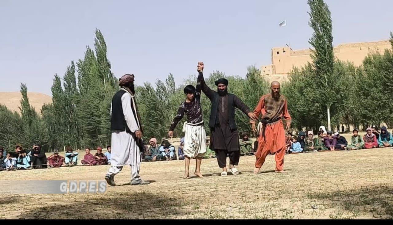 غور؛ مسابقات پهلوانی محلی با اشتراک ۱۲۰ ورزشکار در ولسوالی پسابند به پایان رسید