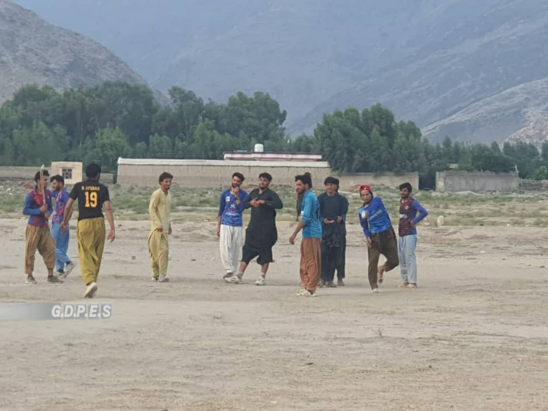 کونړ؛ نورگل ولسوالۍ کې د ۱۲ لوبډلو ترمنځ د ټېپ بال کرېکټ سيالۍ پيل شوې