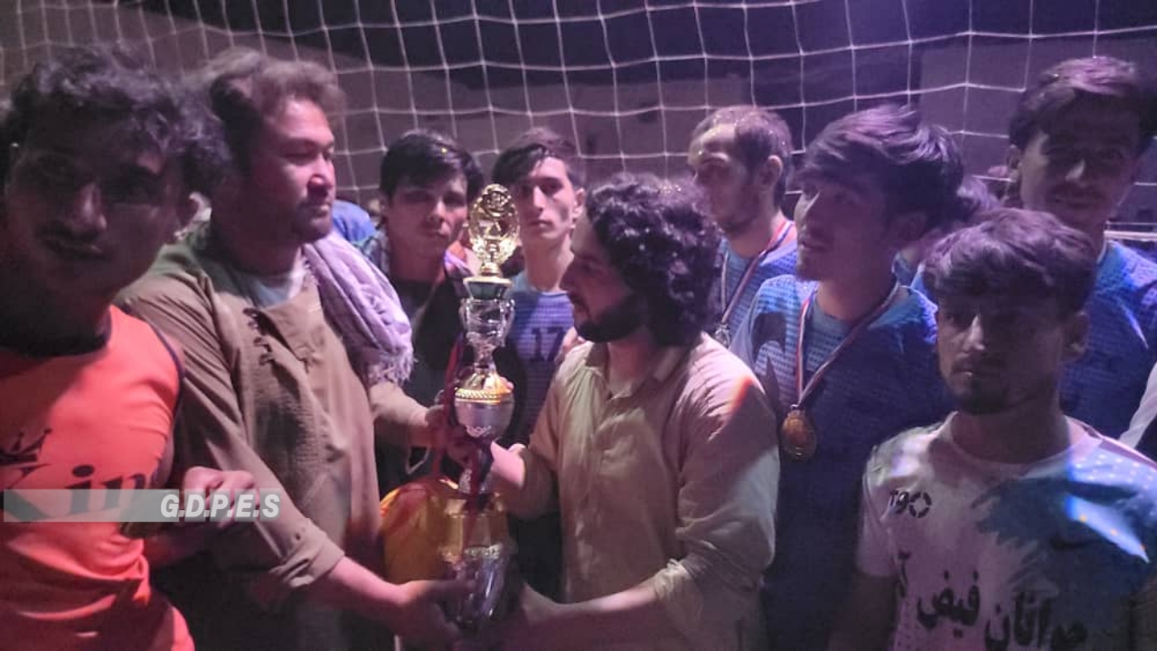کندز؛ امام صاحب ولسوالۍ کې د ۱۴ لوبډلو ترمنځ د والیبال سیالۍ پای ته ورسېدې
