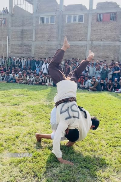 تخار؛ برگزاری رقابت های کشتی محلی با اشتراک ۱۰۰ تن در شهر تالقان