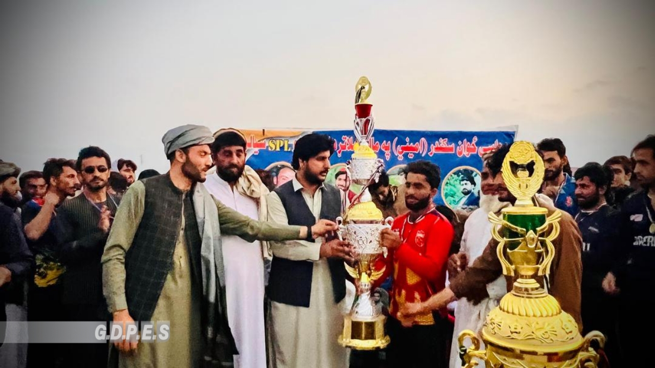 ننګرهار؛ پچیراګام ولسوالۍ کې د اتو لوبډلو ترمنځ د ټېپ بال کرېکټ سیالۍ پای ته ورسېدې