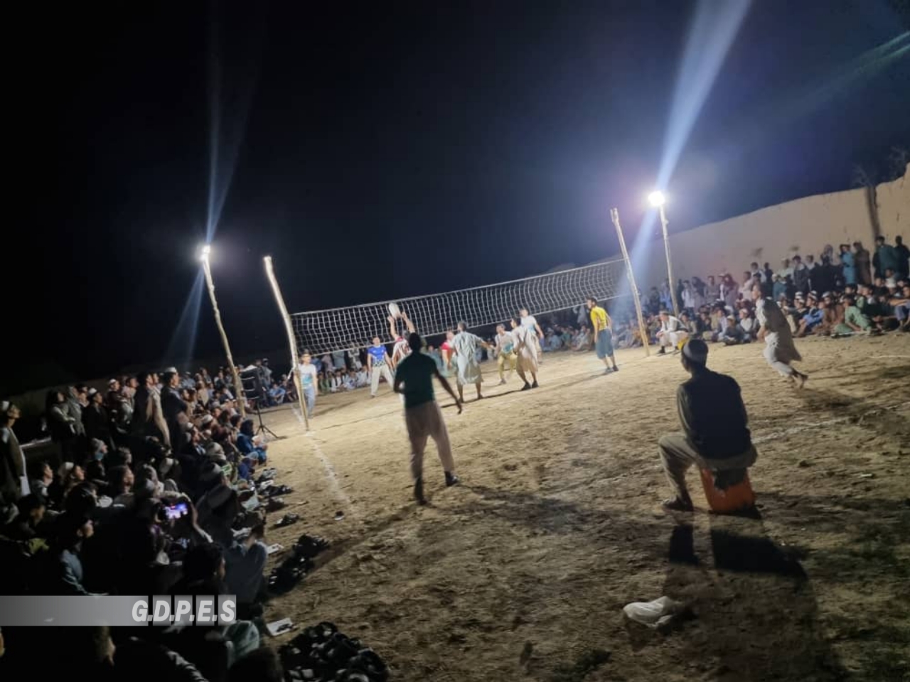 بلخ ؛ چاهي ولسوالۍ کې د ۱۲ لوبډلو ترمنځ د واليبال سیالۍ پای ته ورسېدې