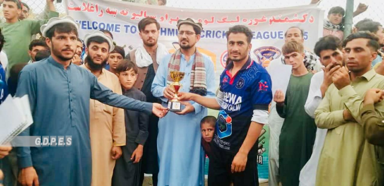 د ننګرهار ولايت د بدني روزنې او ورزش ریاست اړوند ټېپ بال کرکټ فدراسيون د استازولۍ له لوري په ښېوه ولسوالۍ کې اتو لوبډلو ترمنځ د ټيپ بال کرکټ سیالۍ پای ته ورسېدې.