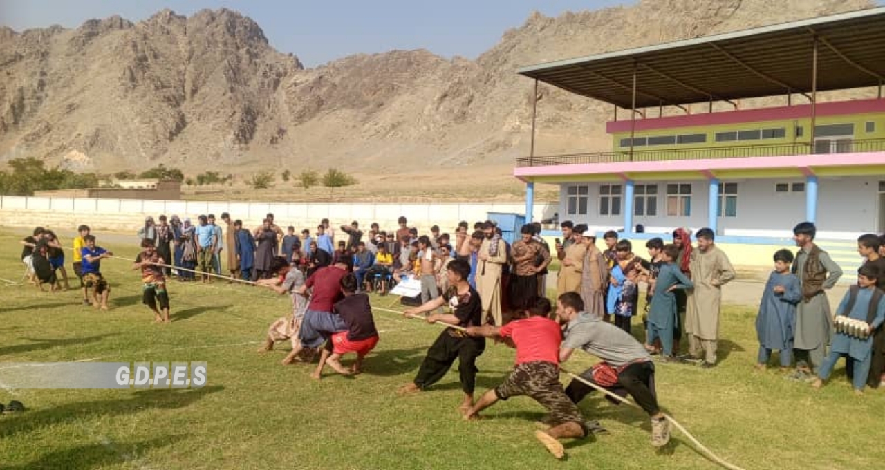 کاپیسا کې د څلورو لوبډلو ترمنځ د رسۍ کش کولو سیالۍ ترسره شوې