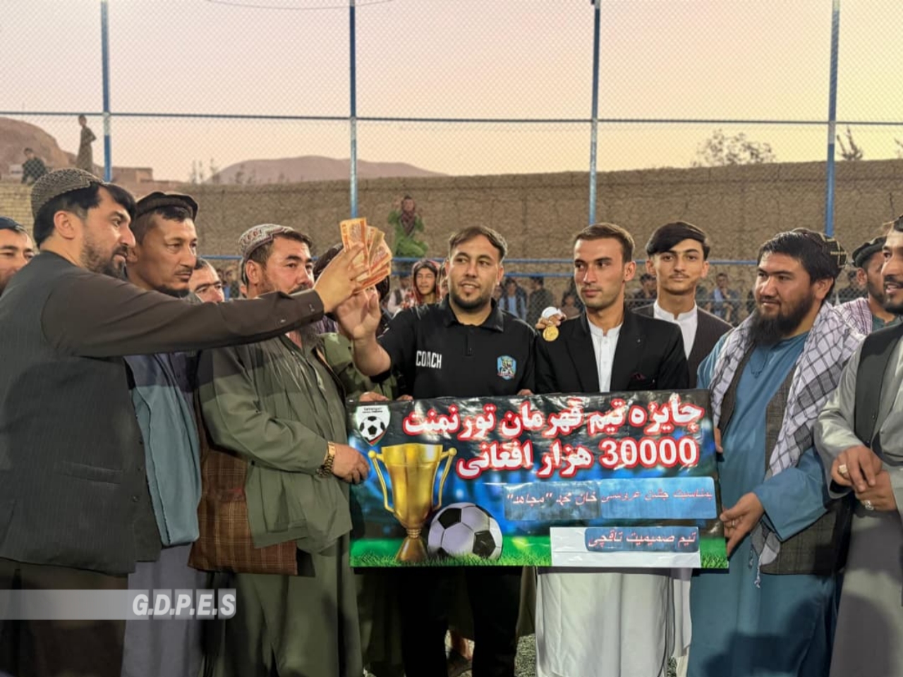 سمنگان؛ دره صوف پایین ولسوالۍ کې د ۱۴ لوبډلو ترمنځ د فوټسال سیالۍ پای ته ورسېدې