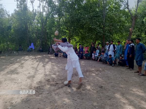 دایکندی؛ رقابت های پرتاب سنگ با اشتراک ۲۴ تن در ولسوالی پاتو برگزار شد