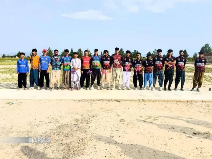 خوست؛ تڼیو ولسوالۍ کې د اتو لوبډلو ترمنځ د ټېپ بال کرېکټ سیالۍ پیل شوې