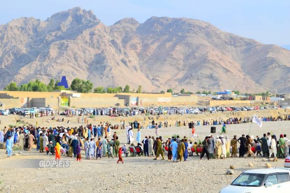 ننګرهار؛ مومند درې ولسوالۍ کې د ۸۶ لوبډلو ترمنځ د ټېپ بال کرېکټ سیالۍ پای ته ورسېدې
