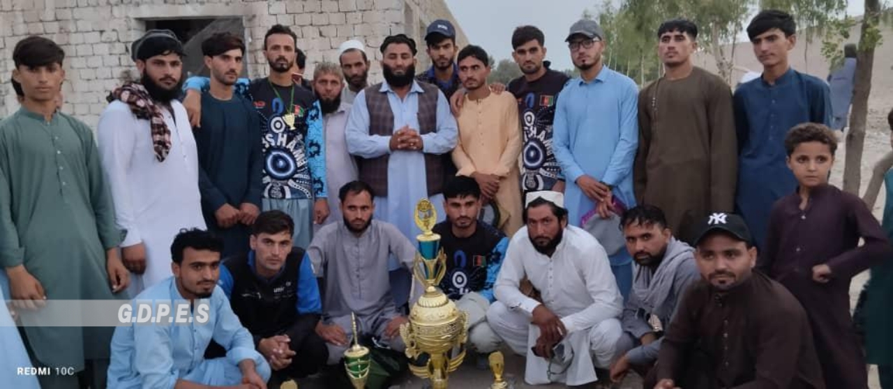 ننګرهار؛ روداتو ولسوالۍ کې د ١٢ لوبډلو ترمنځ د ټېپ بال کرېکټ سیالۍ پای ته ورسېدې