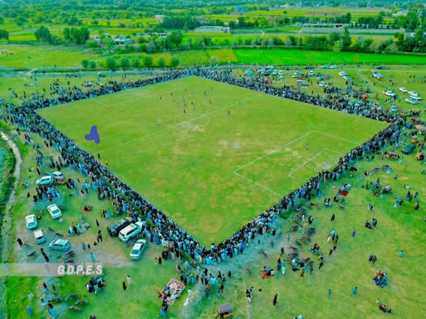 خوست؛ اسماعیل خېلو مندوزیو ولسوالۍ کې د ۶۰ لوبډلو ترمنځ د فوټبال سیالۍ پای ته ورسېدې
