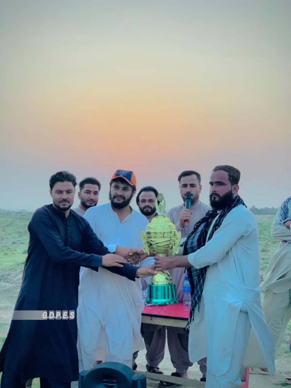 لغمان؛ قرغیو ولسوالۍ کې د ١٦ لوبډلو ترمنځ د ټېپ بال کرېکټ سیالۍ پای ته ورسېدې