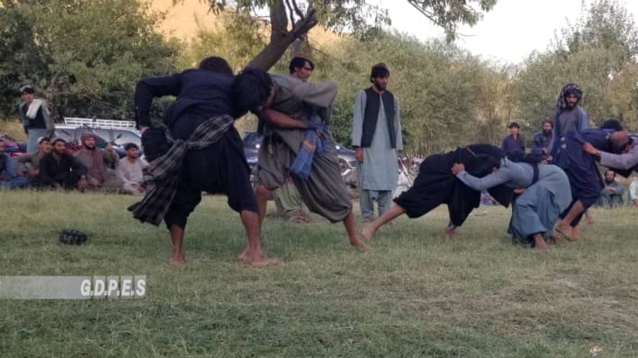 زابل؛ ارغنداب ولسوالۍ کې د ۶۰ پهلوانانو ترمنځ د سیمه ييزې غېږ نیونې سیالۍ ترسره شوې