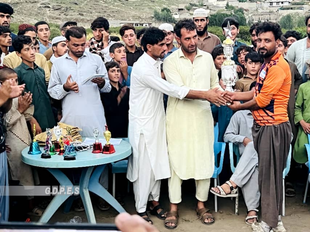 کونړ؛ وټه پور لسوالۍ کې د ٢٠ لوبډلو ترمنځ د ټېپ بال کرېکټ سیالۍ پای ته ورسېدې