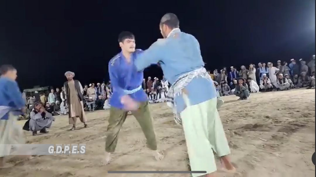 بلخ؛ چاهي ولسوالۍ کې د ۸۰ پهلوانانو ترمنځ د کورش سیمه ییزې سیالۍ وشوې