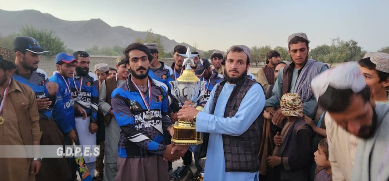 ارزګان؛ چوره ولسوالی کې د ۲۱ لوبډلو ترمنځ د ټېپ بال کرېکټ سيالۍ پای ته ورسیدې