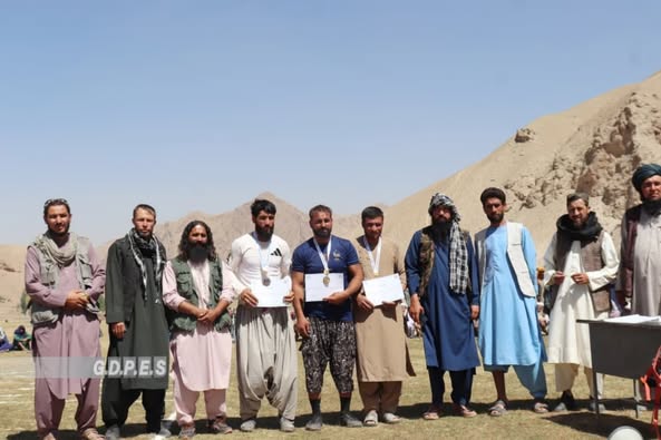 غور؛ شهرک ولسوالۍ کې د ۲۰ ورزشکارانو ترمنځ د لاس چپه کولو سیالۍ ترسره شوې