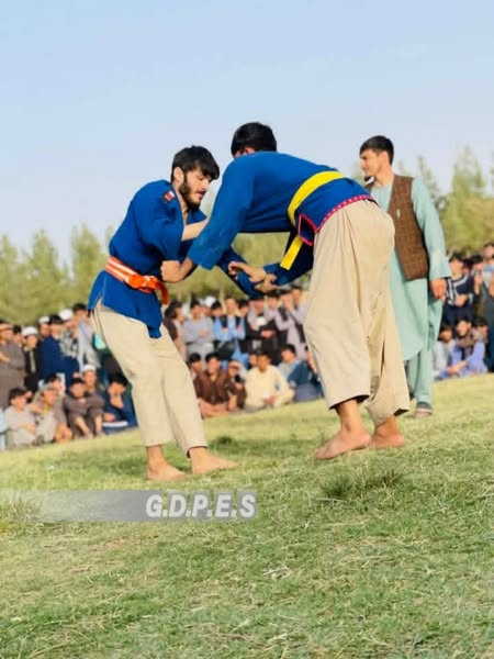 تخار؛ برگزاری رقابت های کشتی محلی با اشتراک ۶۰ تن در پوهنتون این ولایت