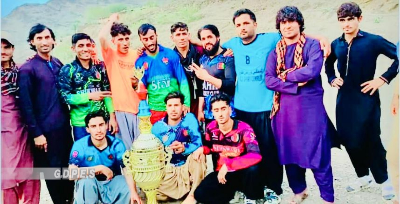 ننګرهار؛ مومند درې ولسوالۍ د ٣٦ لوبډلو ترمنځ د ټېپ بال کرېکټ سیالۍ پای ته ورسېدې