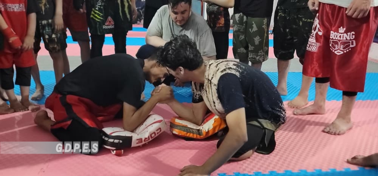 زابل؛ شاجوی ولسوالۍ کې د ٣٥ ورزشکارانو ترمنځ د لاس چپه کولو سیالۍ ترسره شوې