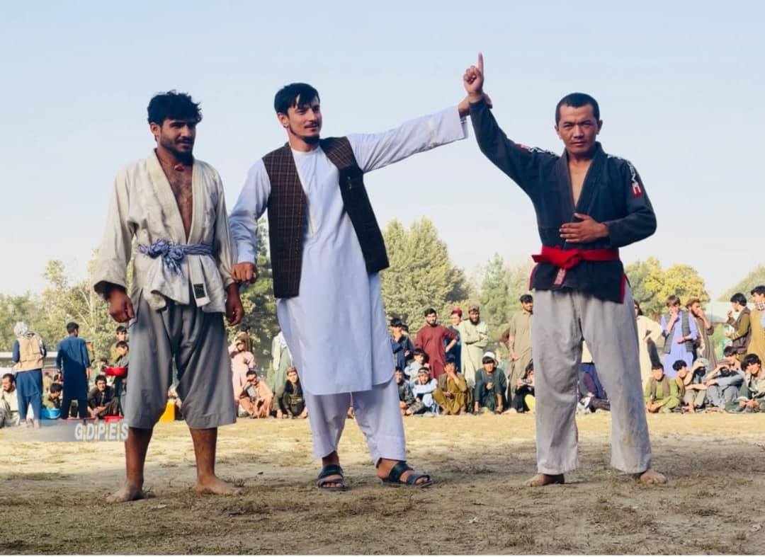 تخار؛ برگزاری رقابت های کشتی محلی میان۸۰ تن در تالقان