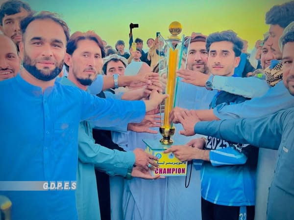 ننګرهار؛ چپرهار ولسوالۍ د لسو لوبډلو ترمنځ د ټېپ بال کرېکټ سیالۍ پای ته ورسېدې