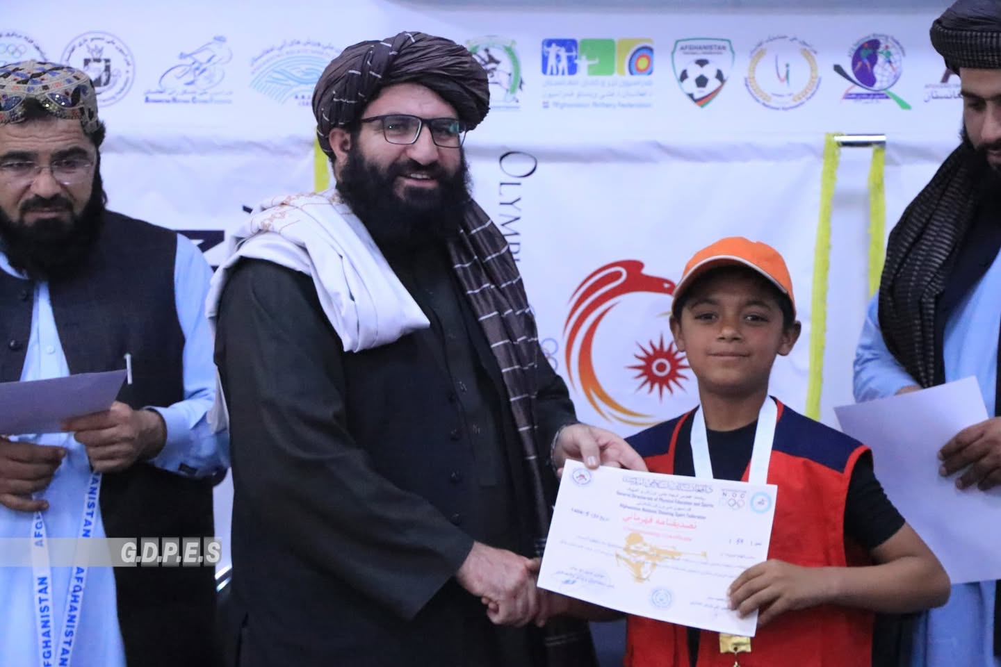 کابل؛ مراسم تقدیر و تشویق از ورزشکاران قهرمان در مسابقات انتخابی نشان‌زنی برگزار شد