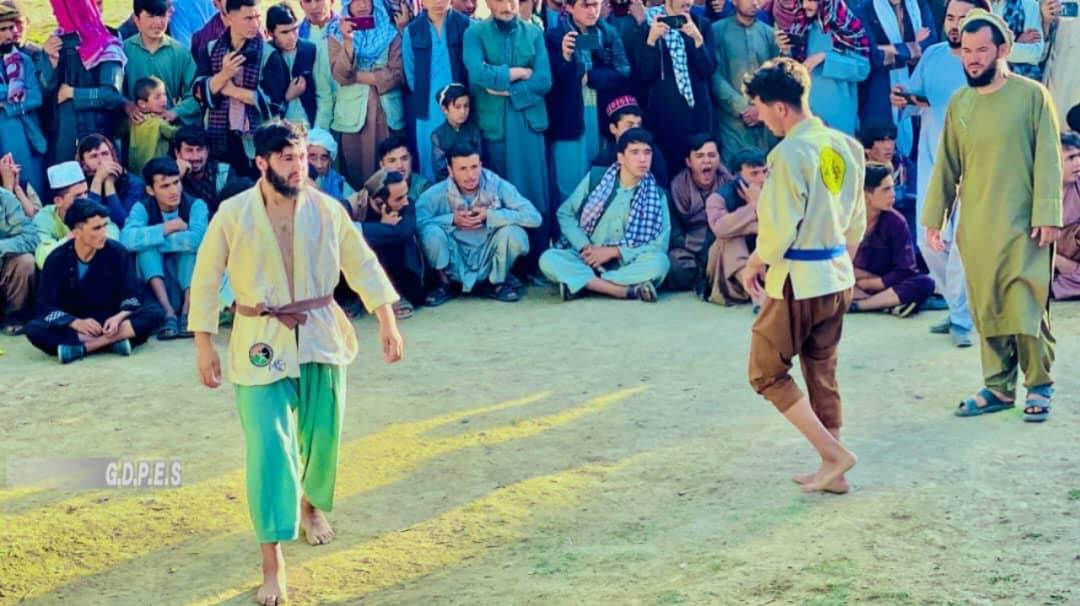 تخار؛ برگزاری رقابت های کشتی محلی میان ۵۰ تن در ولسوالی کلفگان