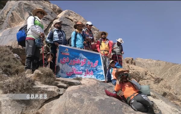 غزنی؛ صعود تیم ده نفره کوهنوردی دیارسنایی به کوه های قیاغ در ولسوالی جغتو