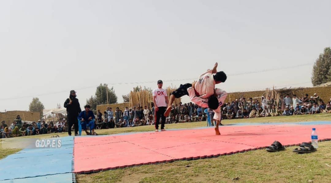 تخار؛ رقابت های کورش با اشتراک ۱۰۰ تن در ولسوالی بهارک برگزار شد