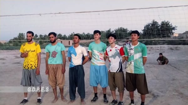 بلخ ؛ دولت آباد ولسوالۍ کې د لسو لوبډلو ترمنځ د واليبال سیالۍ پای ته ورسېدې