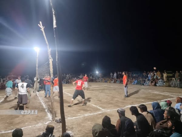 بلخ ؛ بلخ ولسوالۍکې د لسو لوبډلو ترمنځ د واليبال سیالۍ ترسره شوې