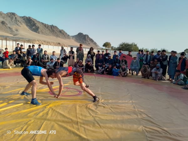 کاپیسا؛ رقابت های پهلوانی با اشتراک ۲۸۰ تن در شهر محمود راقی به پایان رسید