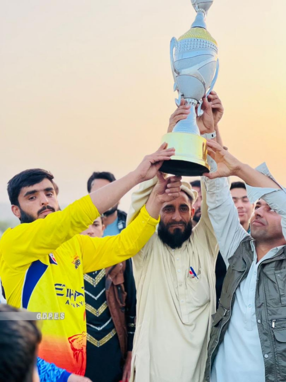 ننګرهار؛ چپرهار ولسوالۍ د لسو لوبډلو ترمنځ د ټېپ بال کرېکټ سیالۍ پای ته ورسېدې