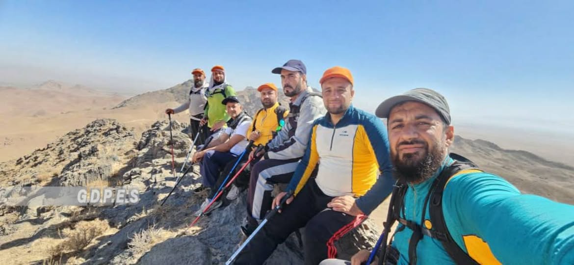 هرات؛ صعود تیم کوهنوردی عقابان هندوکش به ارتفاعات شیخ آینه در ولسوالی زنده‌جان 