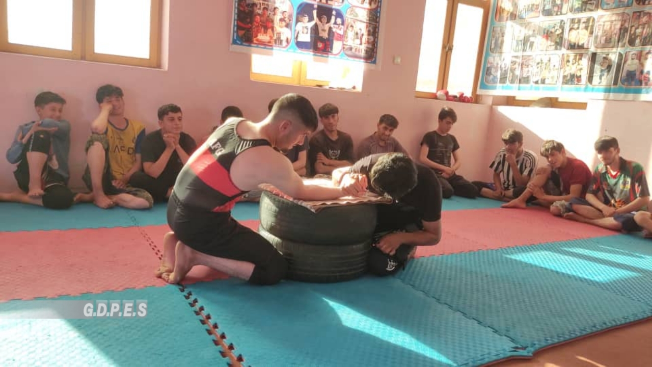 کاپیسا؛ رقابت های دست کشتی با اشتراک ۳۰ تن در ولسوالی حصه اول کوهستان برگزار شد