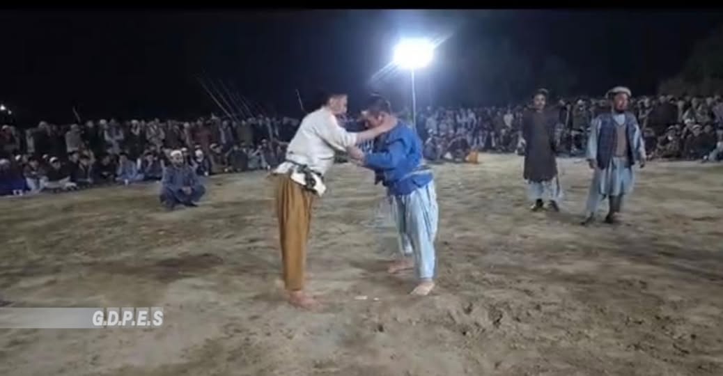 بلخ؛ شورتپه ولسوالۍ کې د ۱۰۰ کورشکارانو ترمنځ د کورش سیالۍ وشوې
