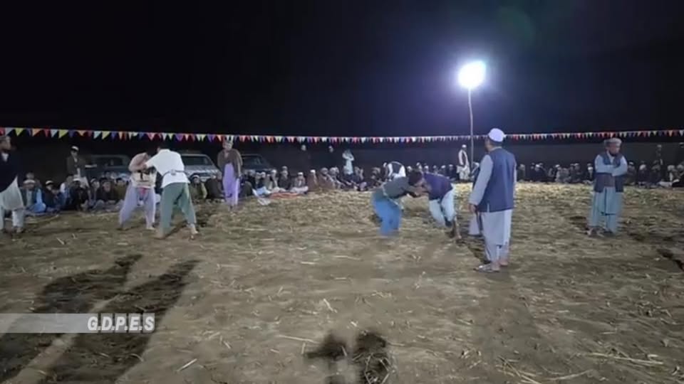 بلخ؛ مسابقات پهلوانی محلی کورش میان ۹۰ ورزشکار در ولسوالی شورتپه برگزار شد