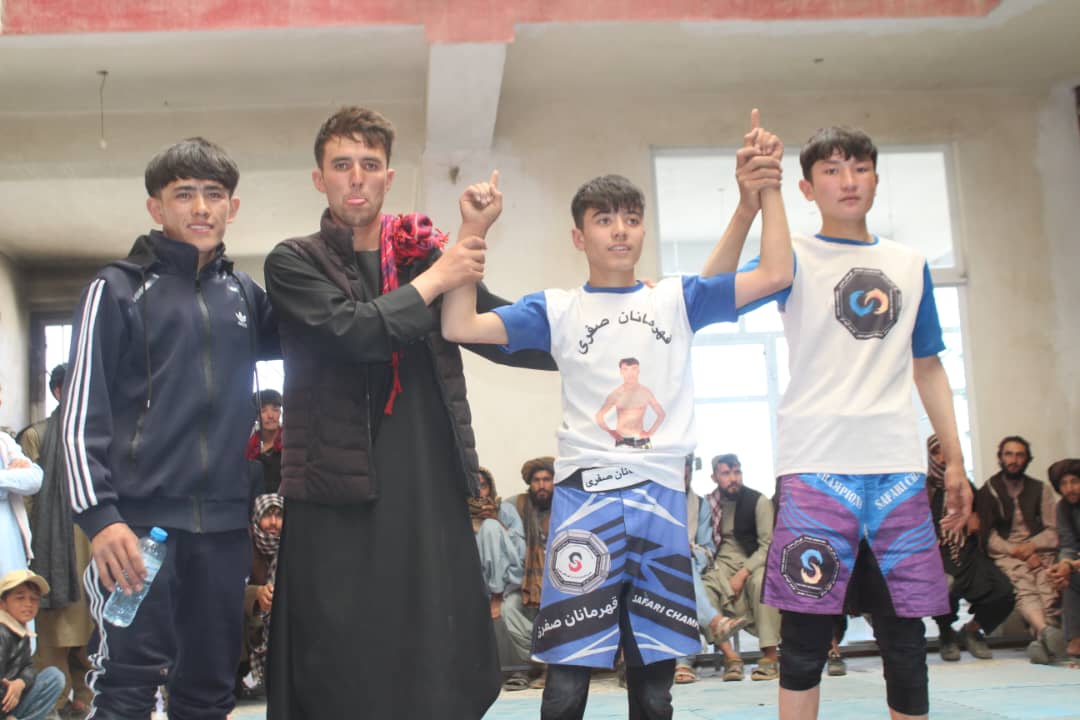 دایکندي؛ شهرستان ولسوالۍ کې د ۲۰ ورزشکارانو ترمنځ د سیمه ییزې غېږنیونې سیالۍ وشوې