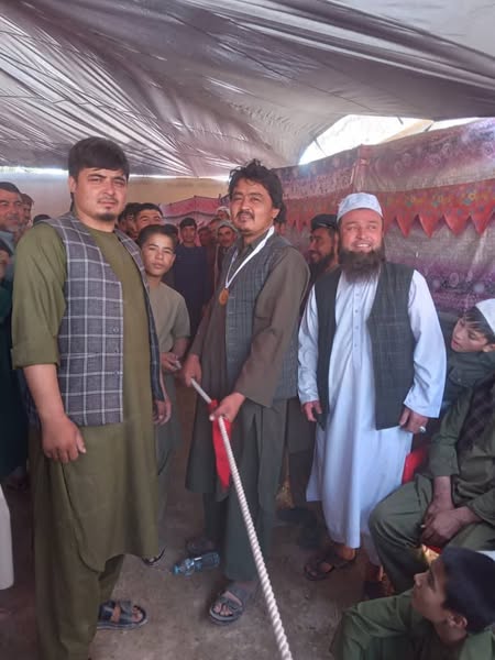 بلخ ؛ رقابت های ریسمان کشی میان چهار تیم در شهر مزار شريف برگزار شد